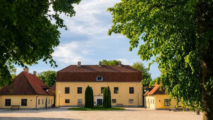 Historisk guidning Roma Kungsgård - tisdagar och torsdagar kl. 11:00 under hela juli – Romakloster
