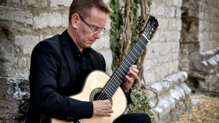 ”Full midnatt”- Krister Dahlström, klassisk gitarr – Visby