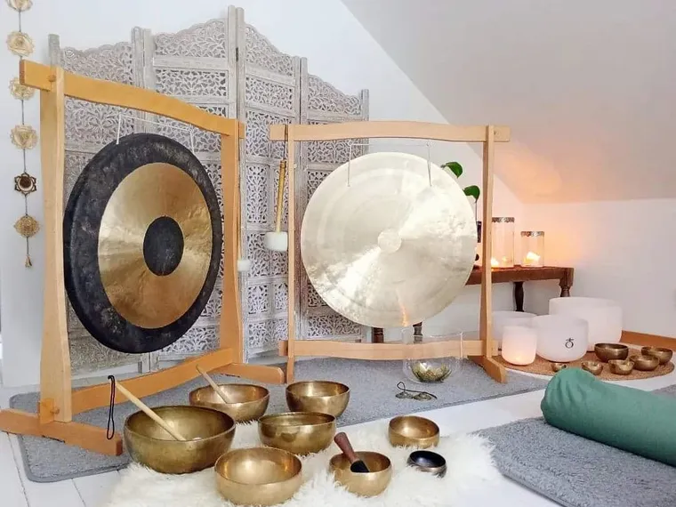 Yin/Restorative-Yoga med Gong och Klangresa – Norrtälje