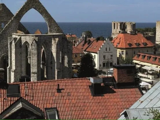Visby bakom murar och plank – Visby