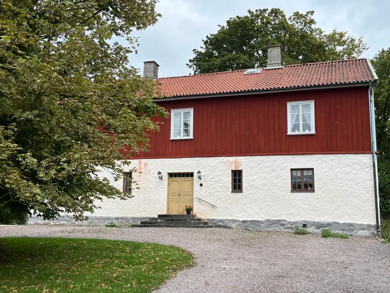 Konstutställning i Valla Tingshus