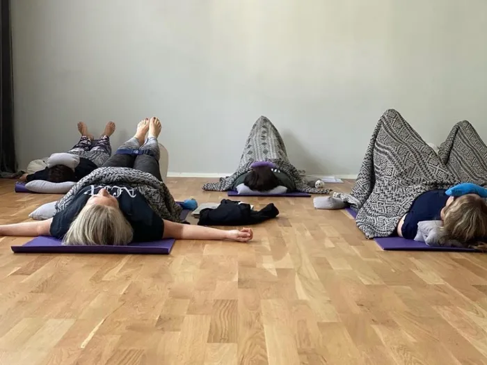 Yogakurs - Connect & Restore