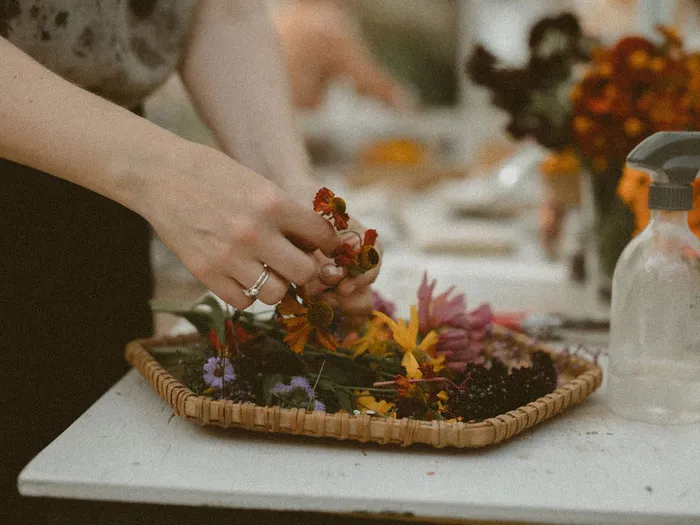 Skapa blomstertryck på tyg